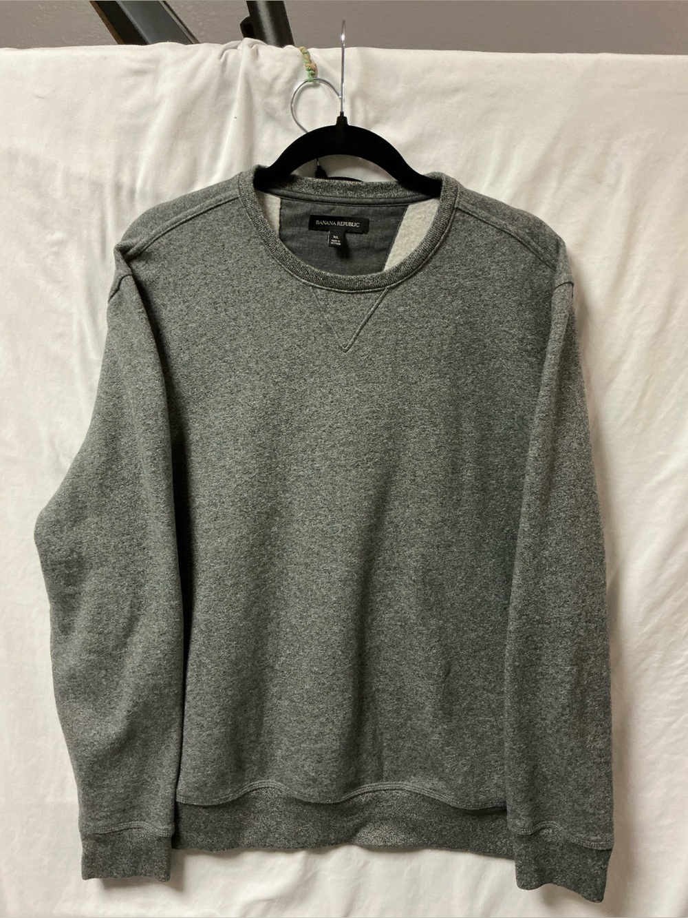 Banana Republic Men's Heather Gray Crewneck Sweatshirt